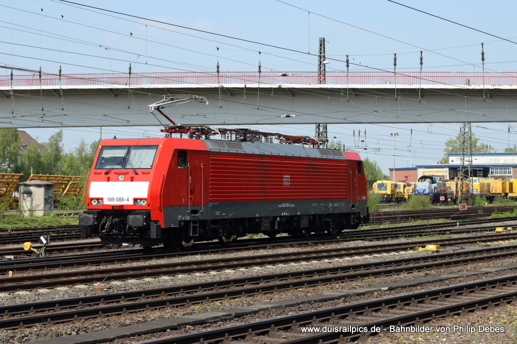 185 085-4 (DB) rangiert am 4. Mai 2013 in Duisburg Entenfang