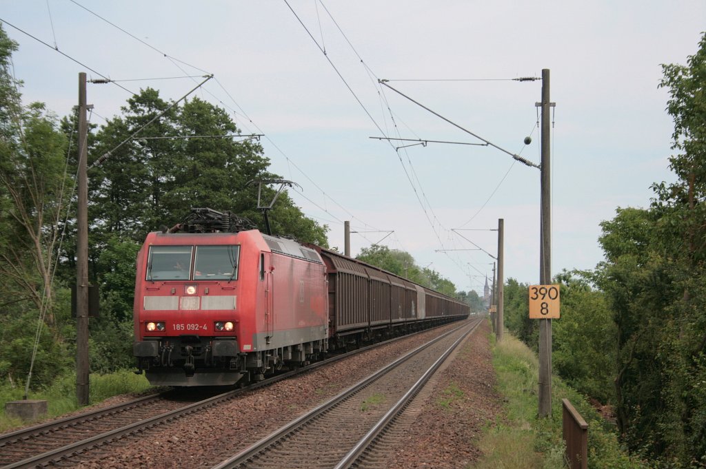 185 092-4 mit CS 49156 Bludenz/A - Bremerhaven-Kaiserhafen in Bhringen-Rickelshausen. 08.06.10