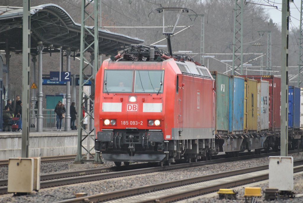 185 093-2 durchfhrt am 03.03.2012 den Bahnhof von Dreieich-Buchschlag.