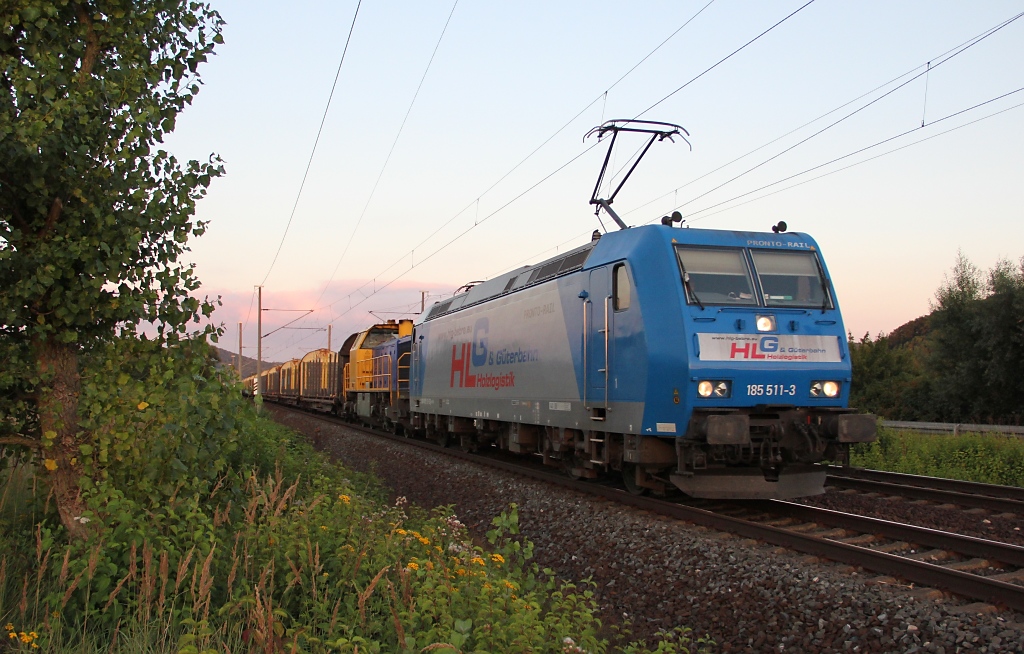 185 11-3 und MAK G1700 der HGL mit leeren Holzzug in Fahrtrichtung Bebra. Aufgenommen am 11.08.2012 bei Herleshausen.
