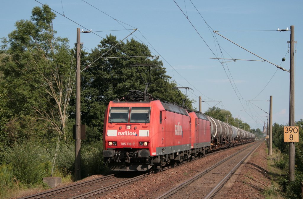 185 118-7 + 185 111-2 mit CS 47096 Bettwiesen/CH - Singen(Htw) in Bhringen-Rickelshausen. 10.08.10