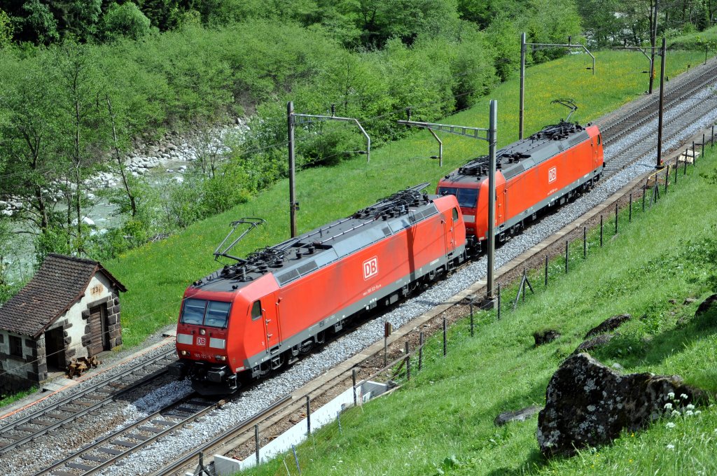 185 122 + 185 105 bei Gurtnellen 15.05.12

