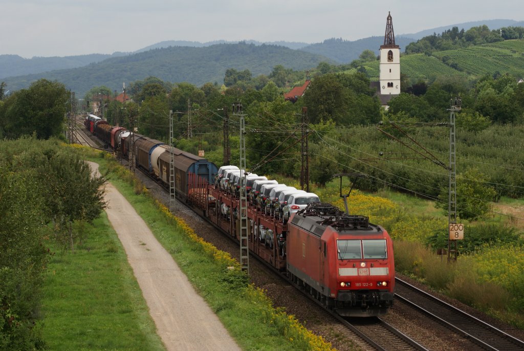 185 122-9 mit einem Gterzug in Denzlingen am 11.08.2010