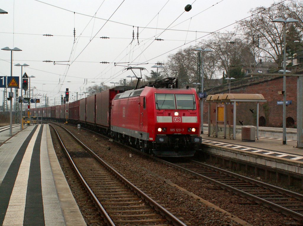 185 123 mit GZ am 11.3.13 in Neustadt Richtung Kaiserslautern.