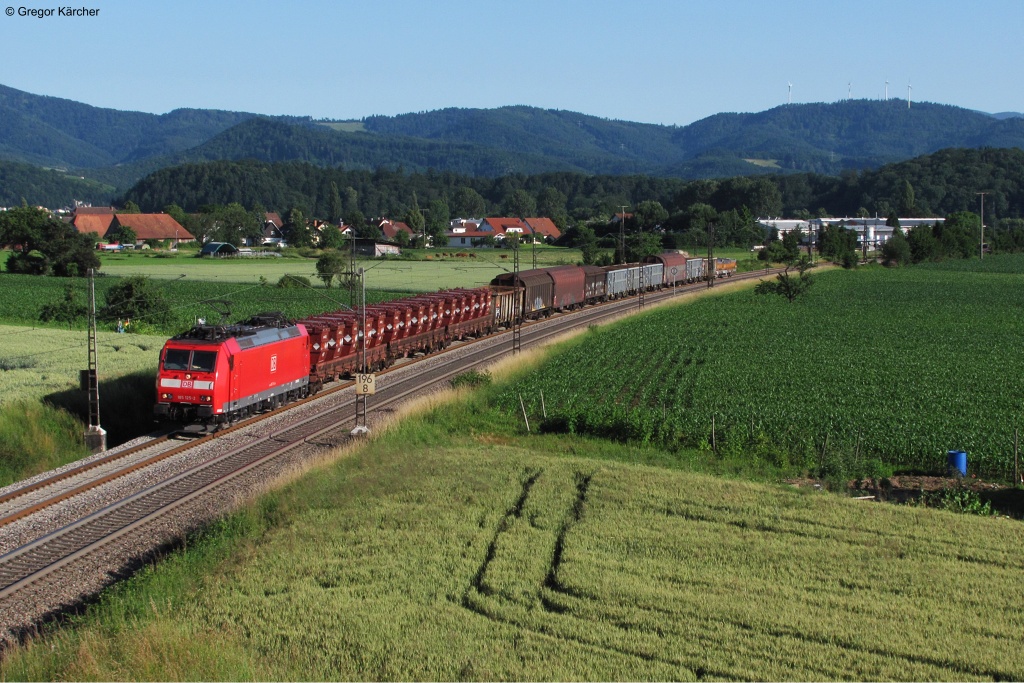 185 125-2 mit einem gemischten Gterzug Richtung Norden bei Kollmarsreute. Aufgenommen am 22.06.2012.