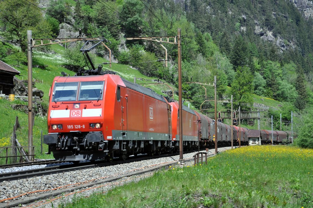 185 128 + 185 131 bei Gurtnellen 15.05.12


