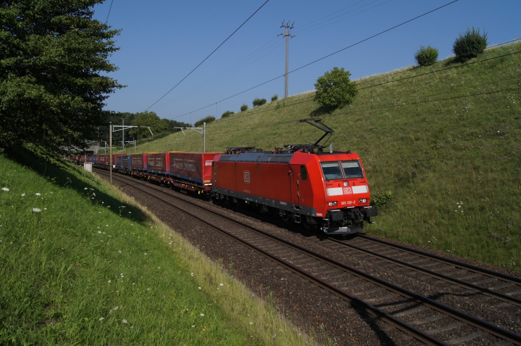 185 130-2 zieht am 2.8.11 den Winnerzug von M�hlin Richtung Mumpf.
