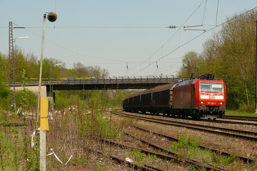 185 130 mit einem Gterzug in Riegel-Malterdingen. 24.4.13