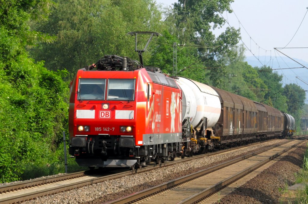185 142-7  Edelwei  am 21.5.2011 bei Unkel.