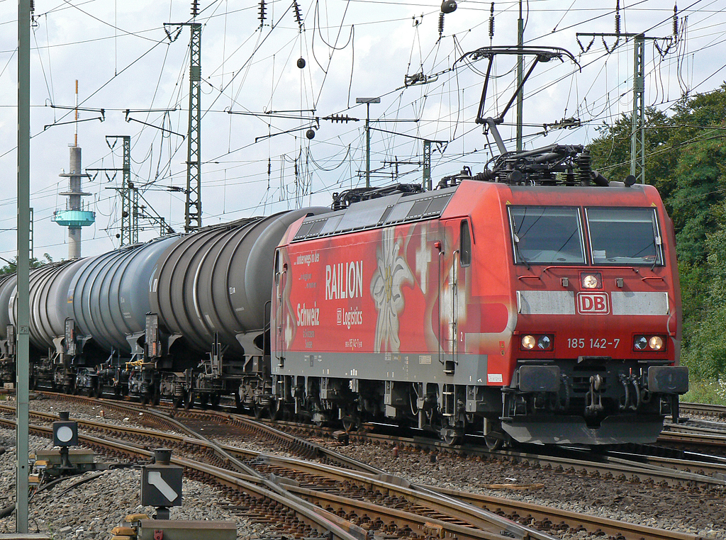 185 142-7 mit Kesselzug rtg S�den in Gremberg am 20.08.2010
