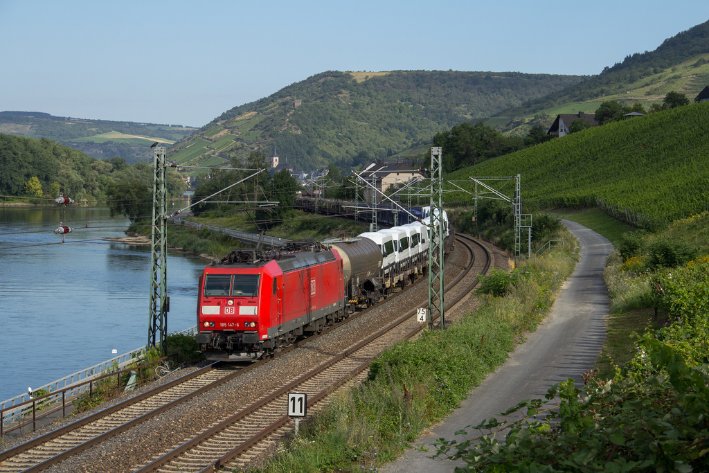 185-147 im Rheintal bei Lorch Richtung Sden.Dass Bild wurde am 3.8.21012 aufgenommen.