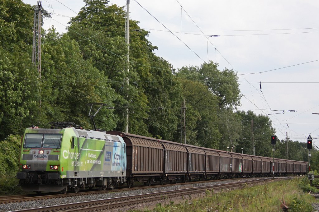 185 152  K+S  am 10.8.11 mit einem Gterzug bei der Durchfahrt durch Ratingen-Lintorf.
