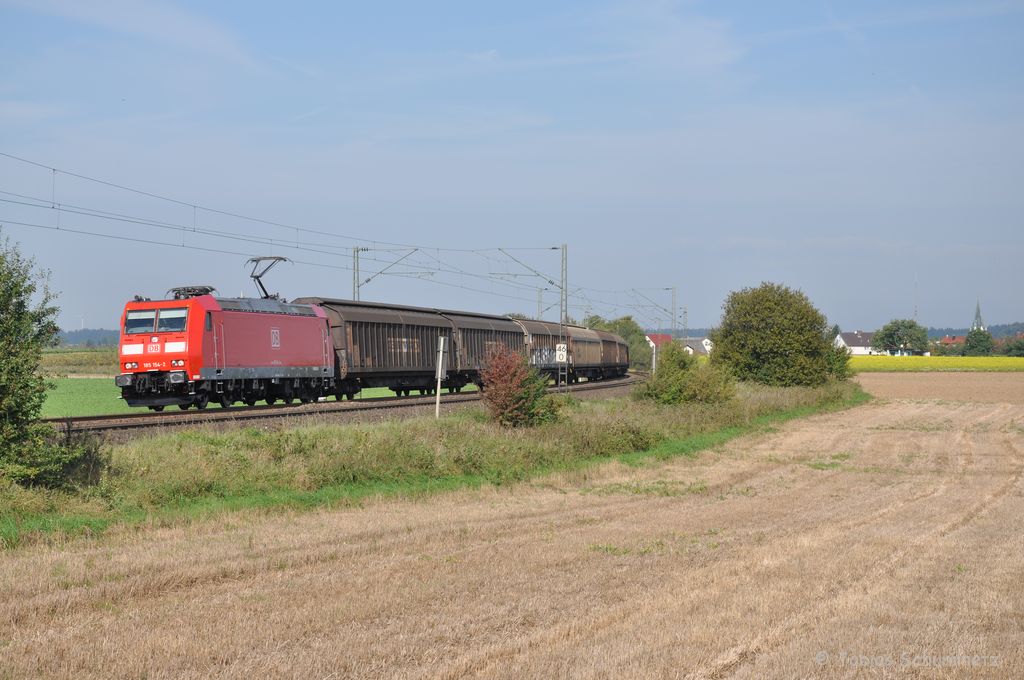 185 154 am 27.09.2011 mit Gterzug bei Batzhausen
