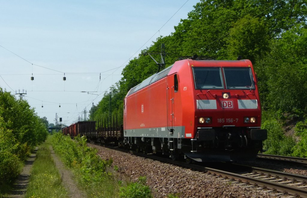 185 156-7 ist mit einem gemischten Gterzug am 24.05.2012 bei Kaiserslautern Ausbesserungswerk