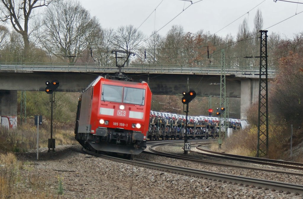 185 159-1 mit einen Autozug kurz hinter Fulda Richtung Norden (11.2012)