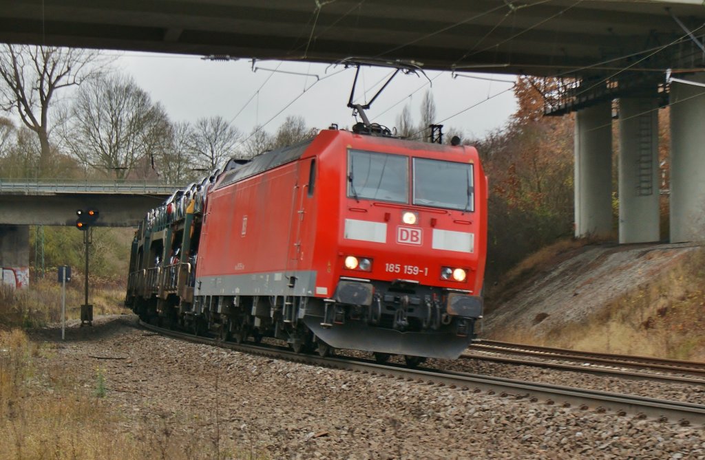 185 159-1 mit einen Autozug kurz hinter Fulda Richtung Norden (11.2012)