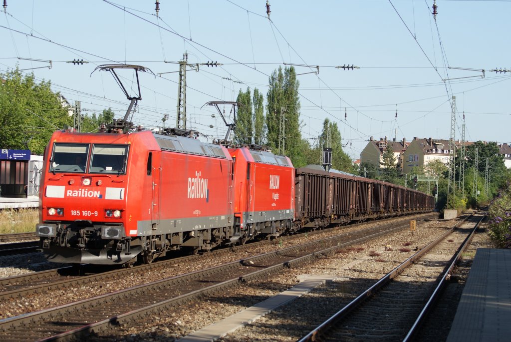 185 160-9 + 249-0 mit einem Erzzug am Heimeranplatz in Mnchen am 29.07.09