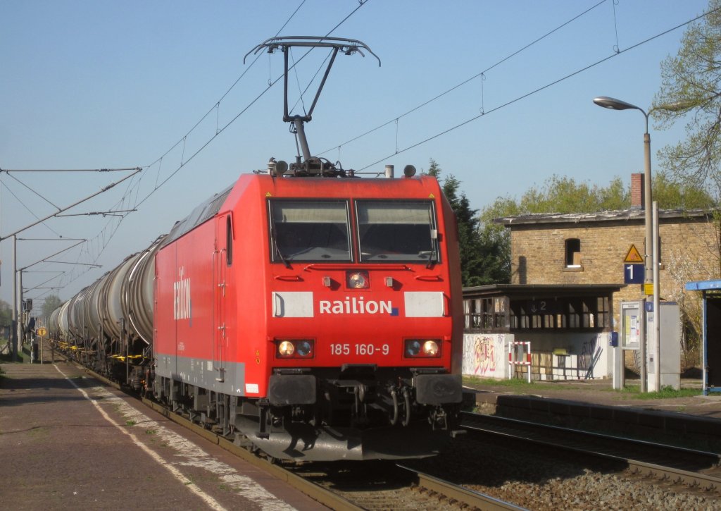 185 160 durchfuhr am 16.04.11 mit einem Kesselzug L-Rckmarsdorf. 