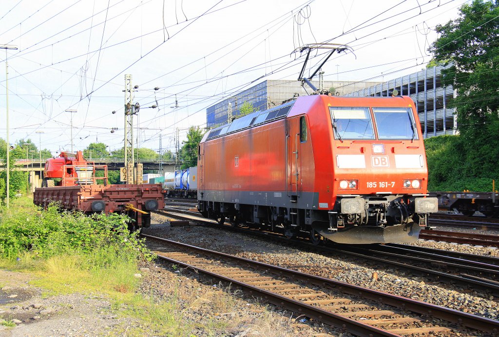 185 161-7 DB rangiert in Aachen-West bei Sonnenschein am 14.6.2012.