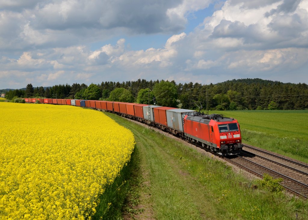 185 162 mit einem Containerzug am 28.05.2013 bei Dettenhofen.
