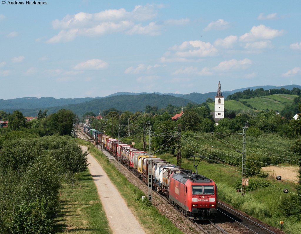 185 171-6 mit einem KLV gen Sden bei Denzlingen 6.7.10