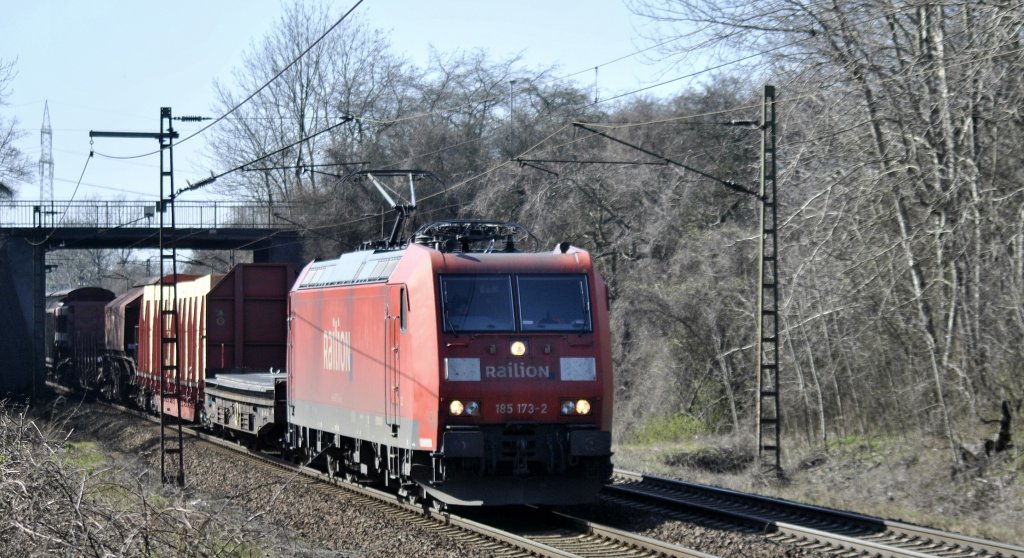 185 173-2 am 25.03.2012 durch Ahlten.
