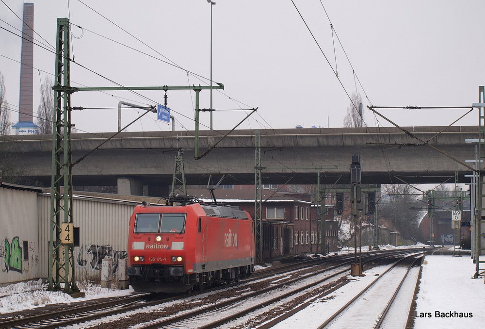 185 175-7 eilt am 23.01.10 als Lz durch Hamburg-Harburg Richtung Maschen Rbf.