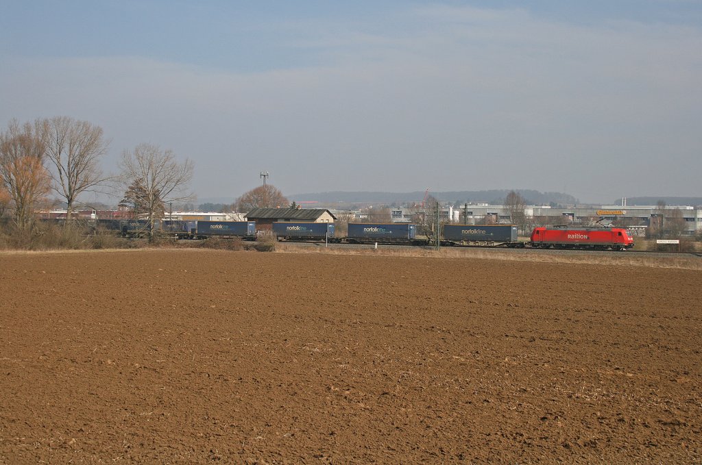 185 175-7 mit TEC 40013  Norfolk-Line  Taulov/DK - Gallarate/I bei Gro-Karben. 01.03.11