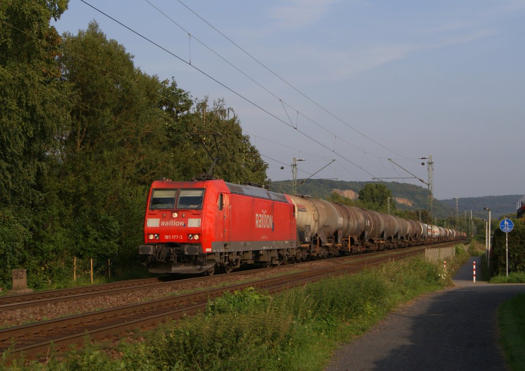 185 177-3 mit einem Kesselwagenzug in Bonn-Limperich am 22.08.2011