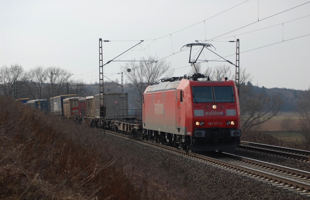 185 177 mit TEC 40574 Verona Q. E. - Taulov am 12.03.2011 bei Salzderhelden