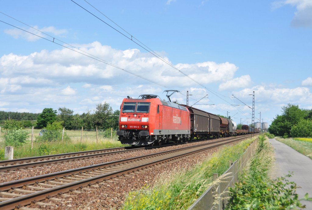 185 185 mit gem.GZ auf der Rheintalbahn in Wiesental am 9.6.2012