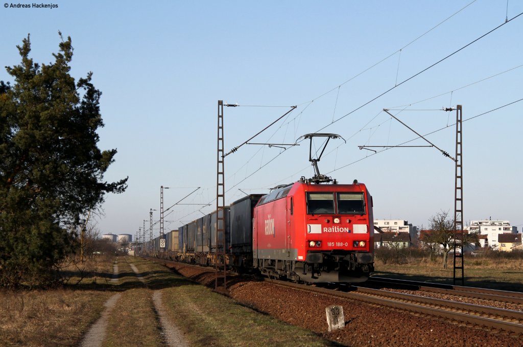 185 188-0 mit einem Containerzug bei Wiesental 2.3.11