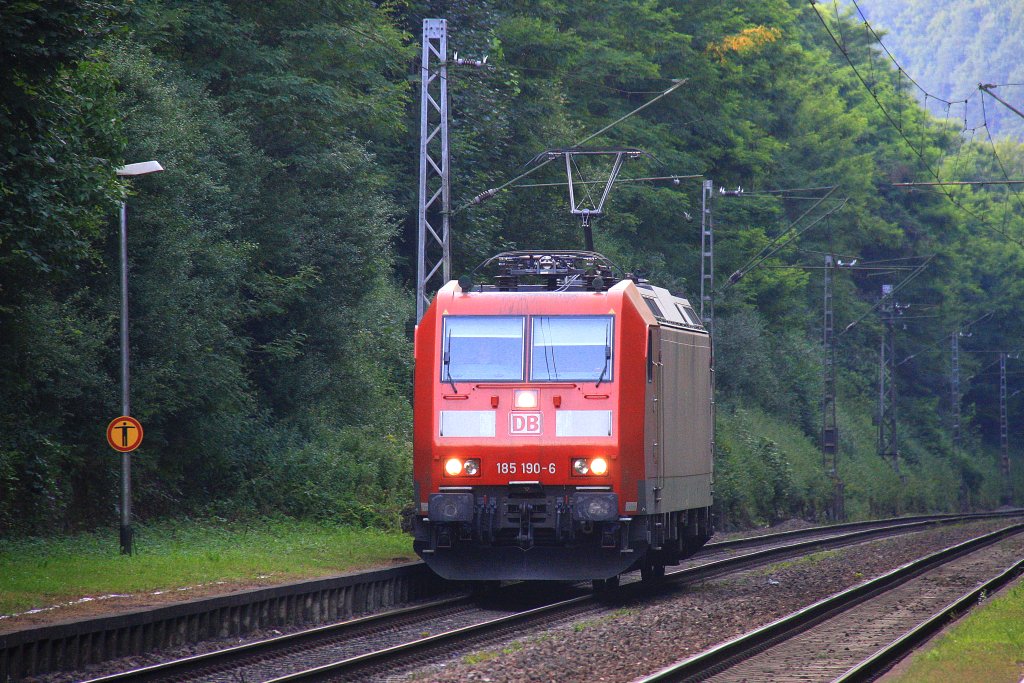 185 190-6 DB kommt als Lokzug aus Richtung Koblenz unnd fhrt in Richtung Trier-Ehrang.
Aufgenommen in Sehlem am Sommerabend am 25.7.2012.