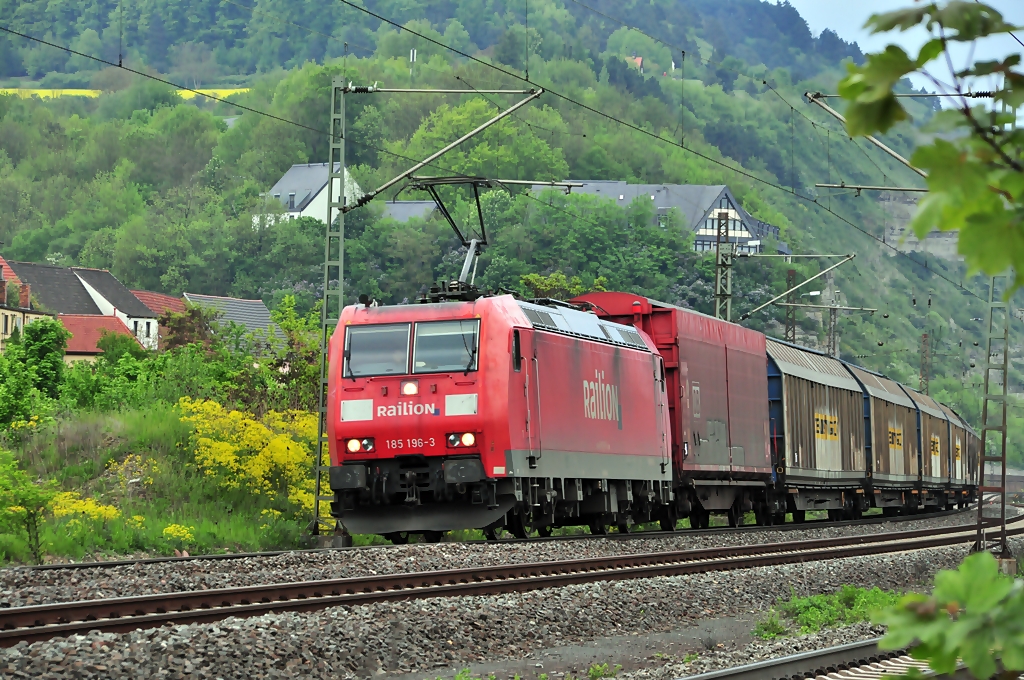 185 196 kommt aus Richtung Wrzburg und durchfhrt Retzbach am 11.05.2010
