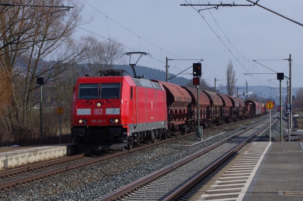 185 201 mit gemischten Gterzug am 02.03.2013 in Kps. 
