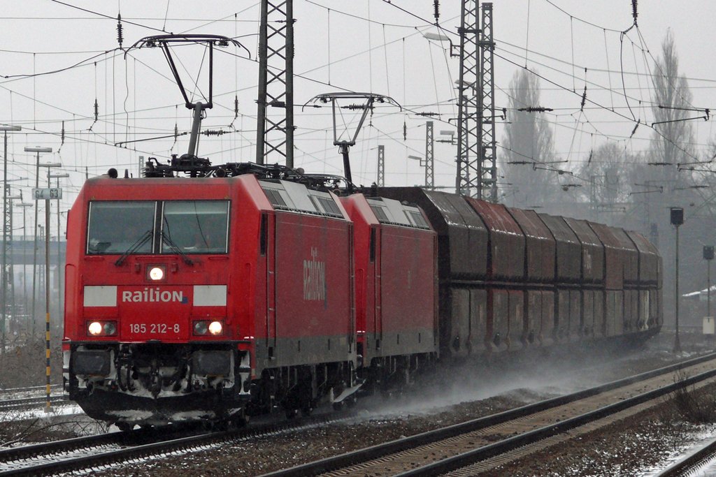 185 212-8 mit noch einer 185er in Duisburg-Bissingheim 13.2.2010 