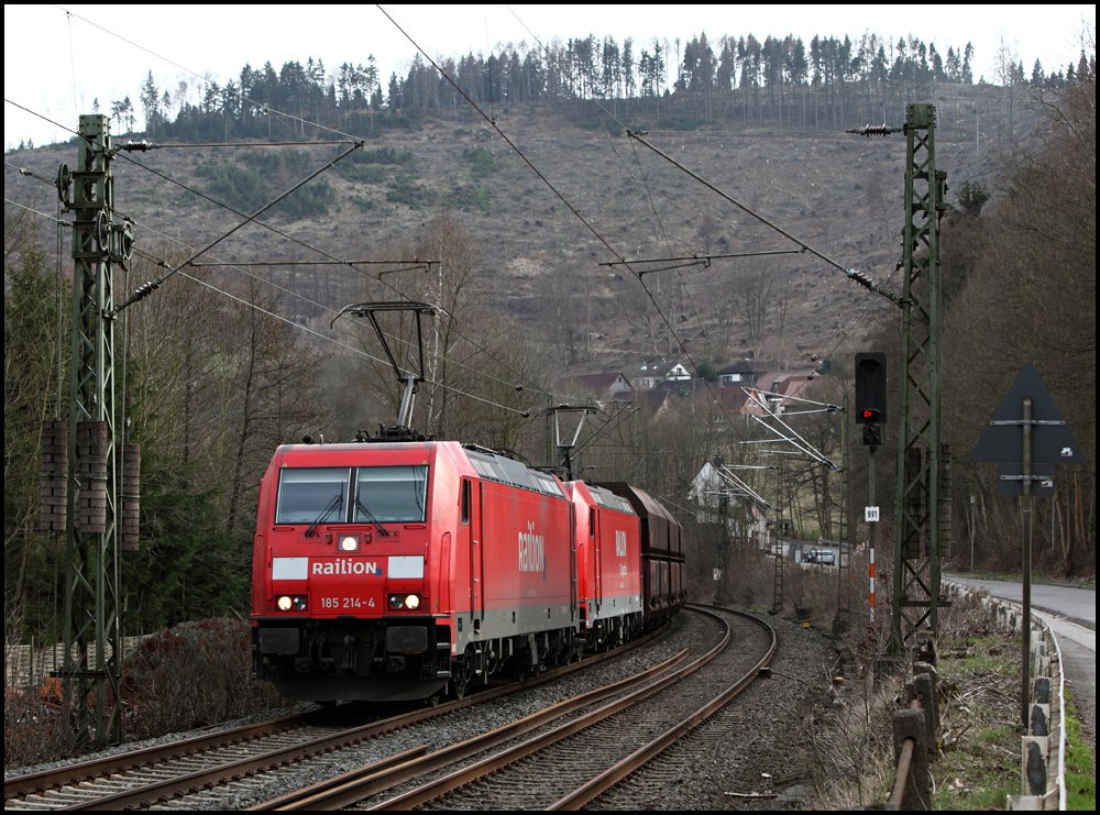 185 214 (9180 6185 214-4 D-DB) und 185 286 (9180 6185 286-2 D-DB) bringen gemeinsam einen leeren Kohlezug in Richtung Hagen. (24.03.2010)