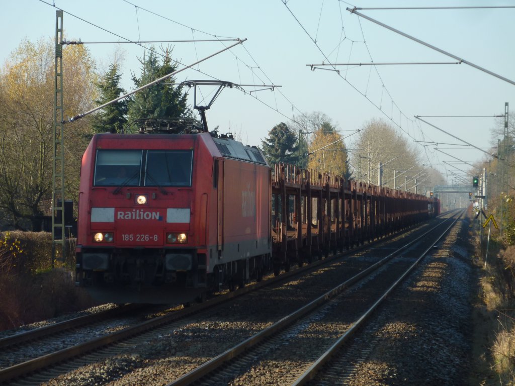 185 226+Autozug leer von Zwickau ber Chemnitz nach Dresden-Friedrichstadt am 12.11.11 in Grna