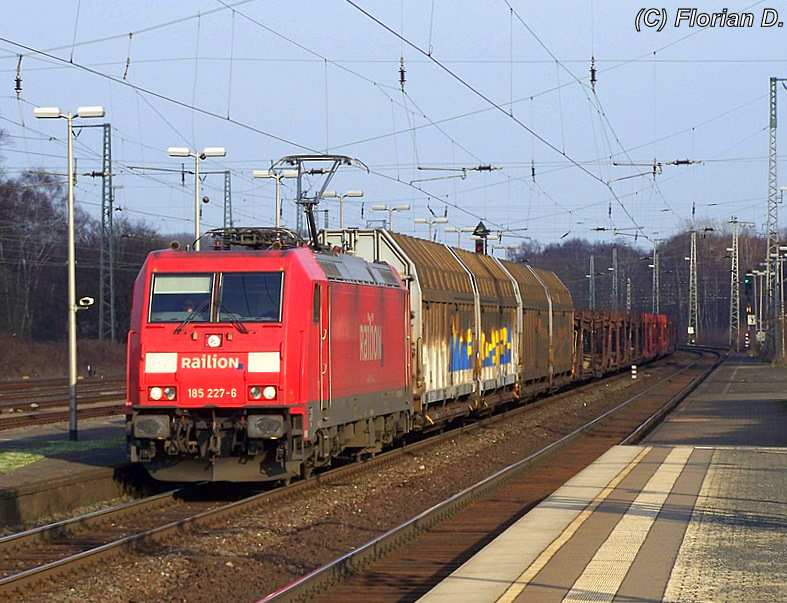 185 227-6 bei der durchfahrt von Unna am 10.04.2010