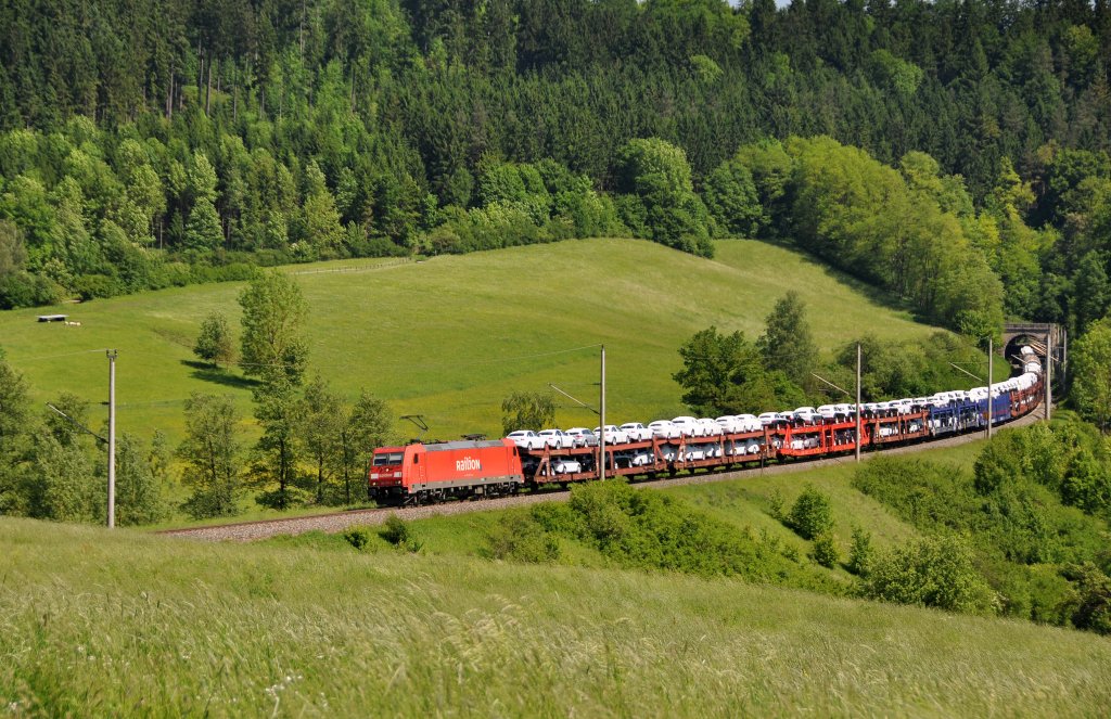 185 230 mit gem. Gterzug EZ 52672 Ingolstadt Rbf-Kornwestheim Rbf bei Mittelrot auf der Murrbahn,Aufgenommen am 26.5.2012