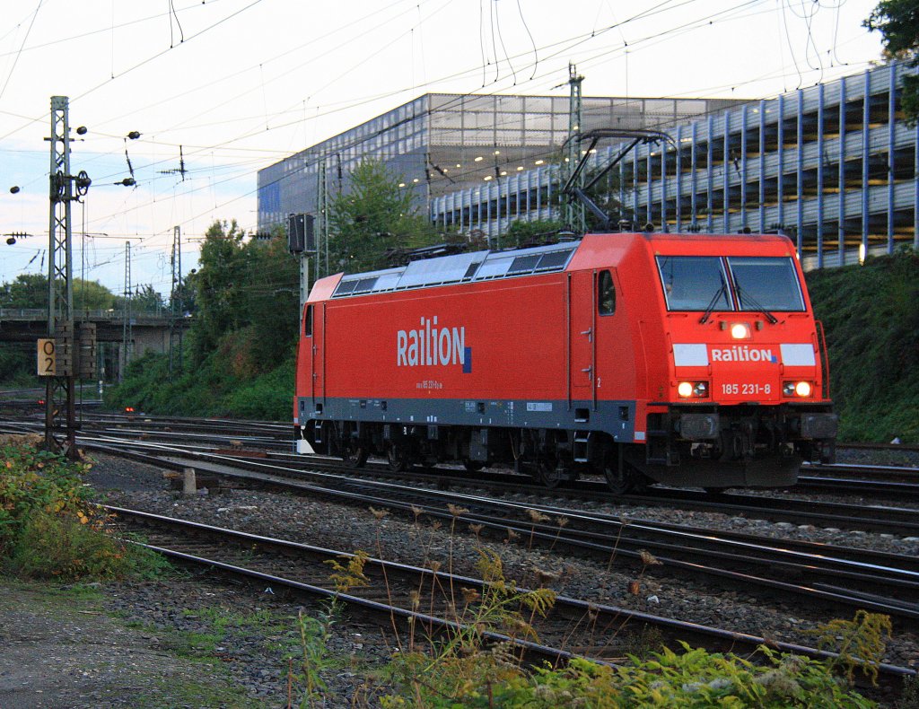 185 231-8 von Railion rangiert in Aachen-West in der Abendstimmung am 28.9.2012.
