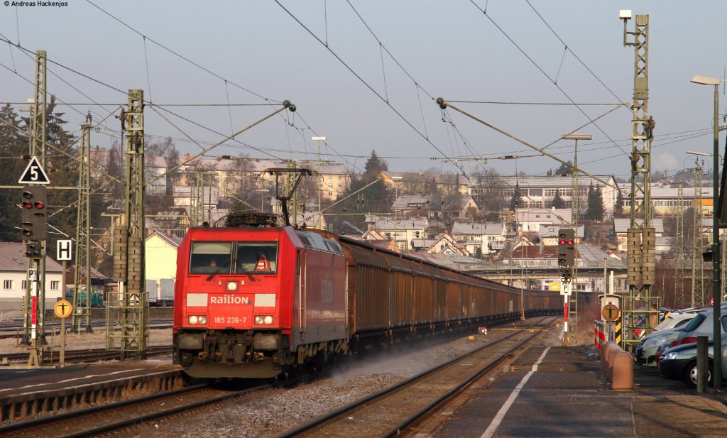 185 236-7 mit dem GB 46335 (Wanne Eickel Wof-Ludesch) bei der Durchfahrt Donaueschingen 9.3.12