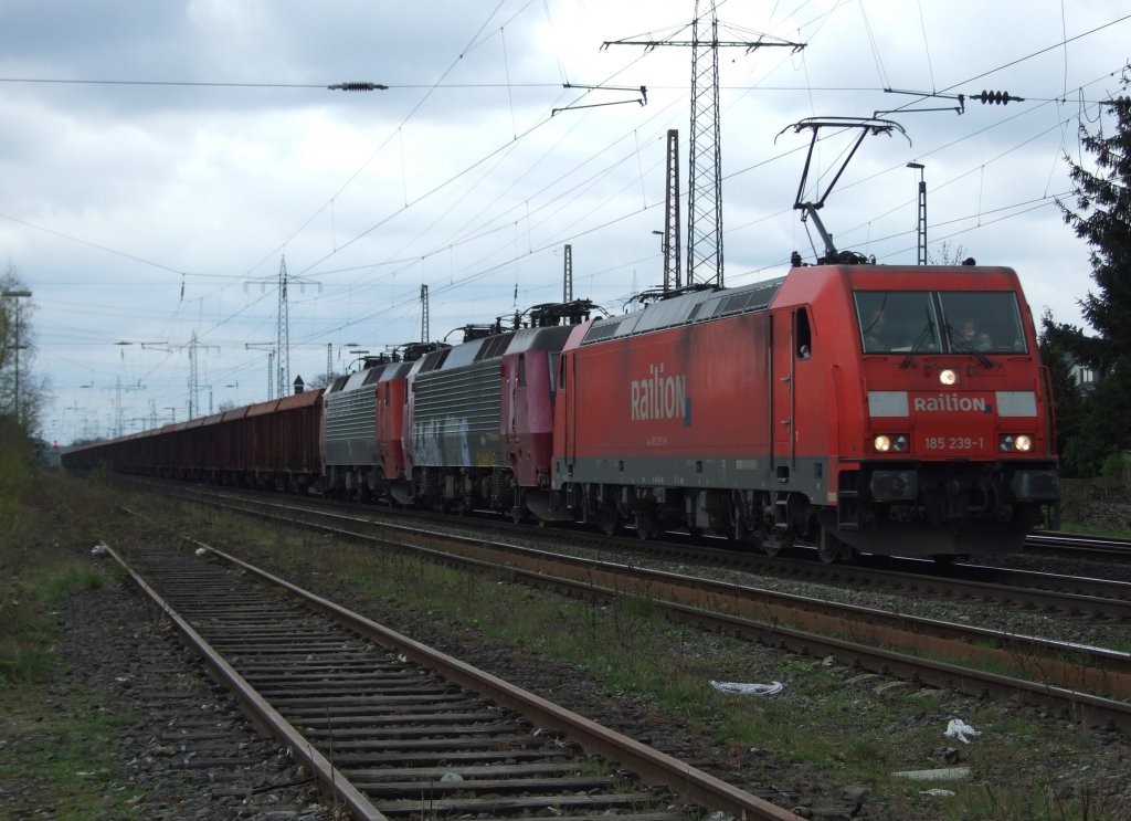 185 239 mit zwei Dnischen EA Loks (EA 3019 ??? ,EA 3017 Emil Chr Hansen ) am 11.4.10 in Ratingen-Lintorf