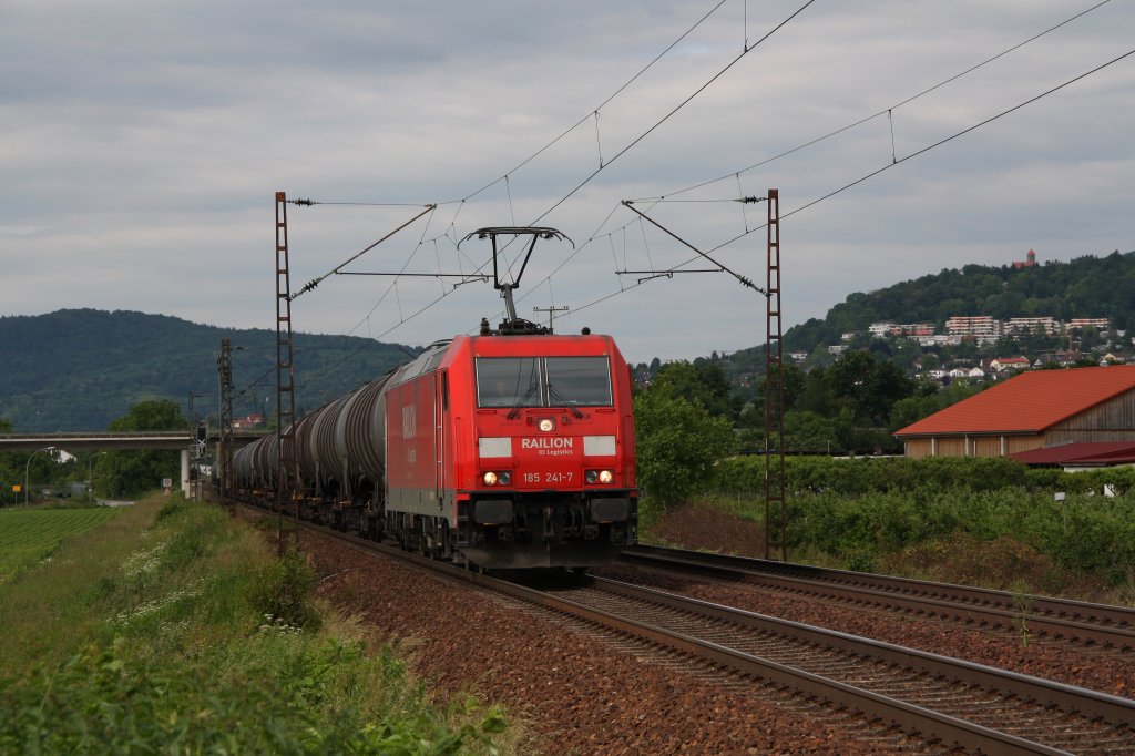 185 241 mit Kesselwagen in Richtung Heidelberg.Am 03.06.10 in L�tzelsachsen.