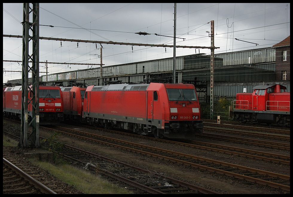 185 243 steht in der Abstehllgruppe Wanne-Eickel Hbf (Vom Bahnsteig aus gemacht)