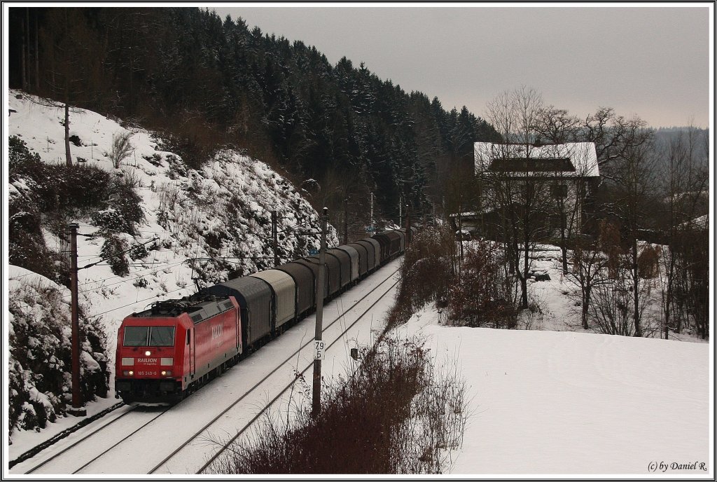 185 249 war der zweite und letzte der Gterzug den wir an diesem Tag fotografieren durften/konnten. Der aktuelle Fotostandpunkt befindet sich in Ingling, also schon in sterreich. (04.01.11)