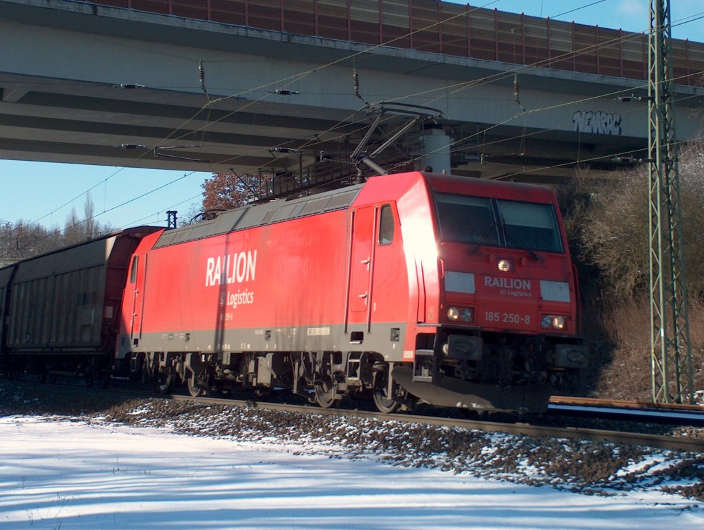 185 250-8 mit einen Gz bei Fulda Richtung Bebra am 14.02.2009 (Rene)
