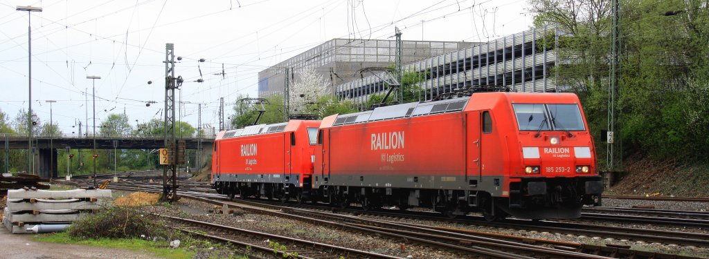 185 253-2 und 185 271-4 beide von Railion rangiern in Aachen-West bei Wolken am 28.4.2013.