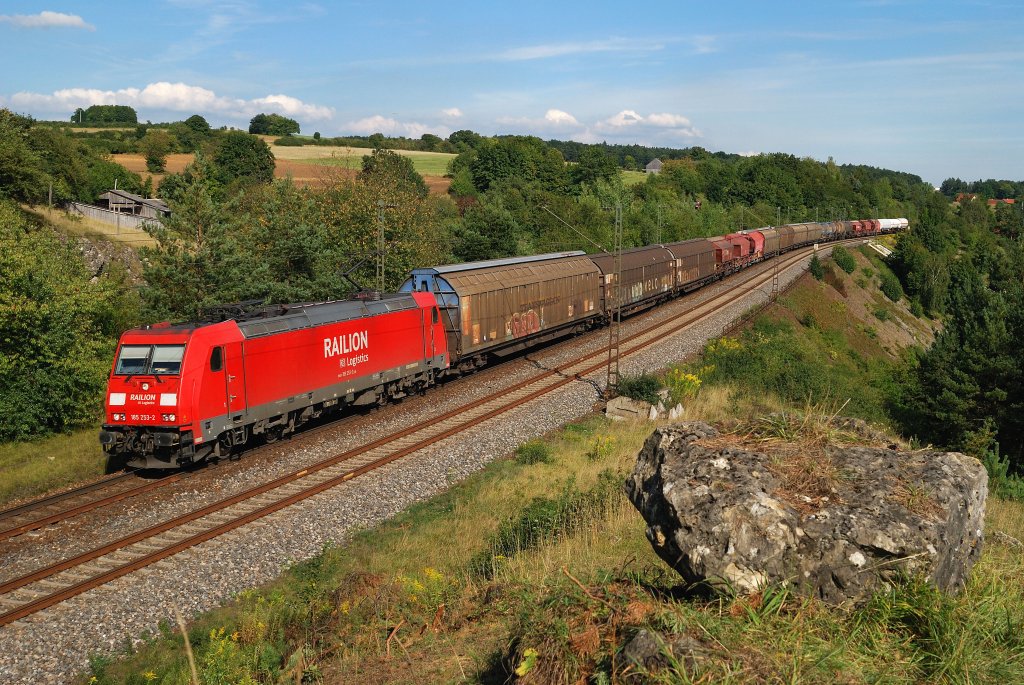 185 253 mit Gterzug bei Laaber (17.08.2012)