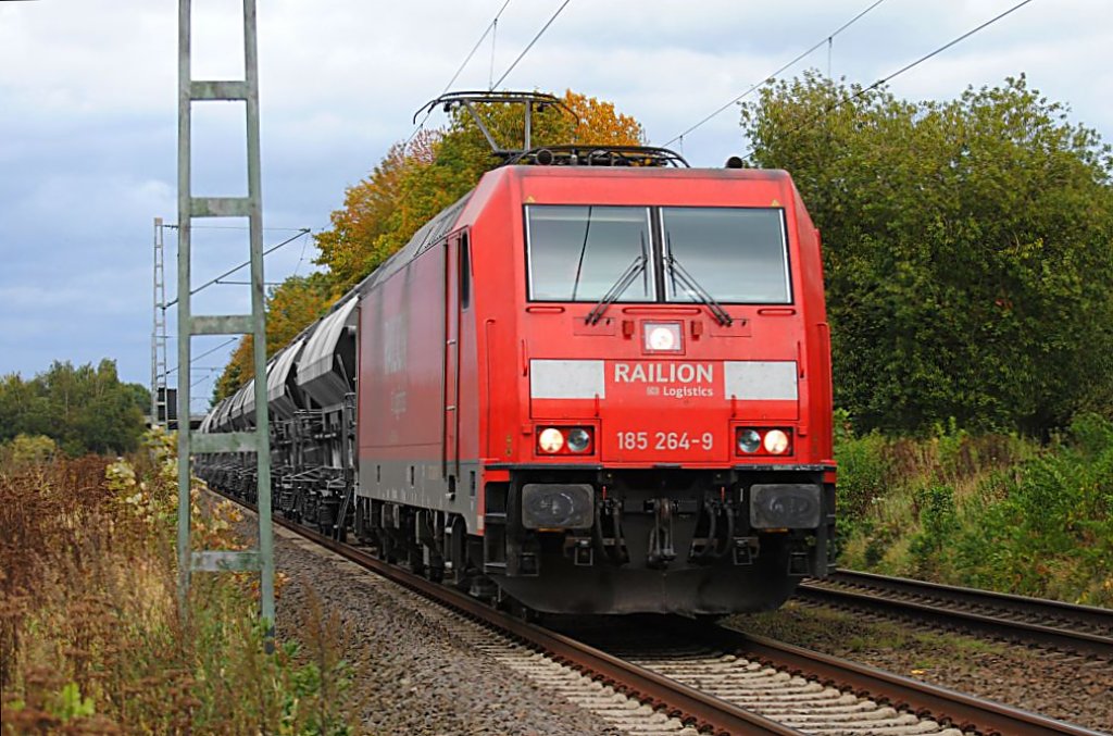 185 264-9 mit einem Kalkzug bei Km 26, am 13.10.12 nach Aachen unterwegs